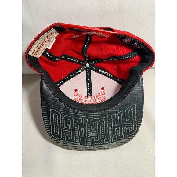 Chicago Bulls Red Black Mitchell & Ness Nostalgia adjustable men's snap ballcap - Picture 2 of 9